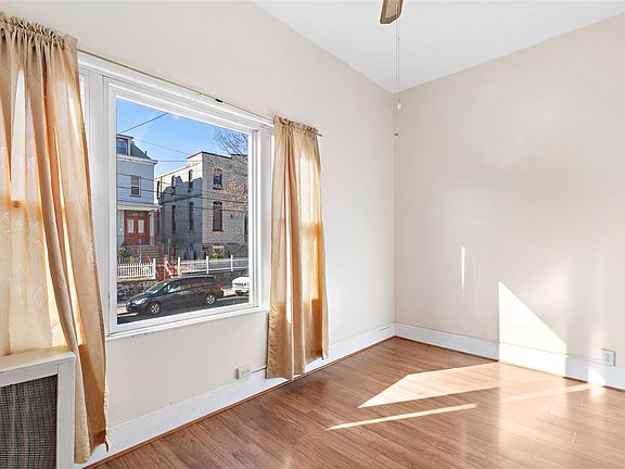 4th image of 446 Wayne St