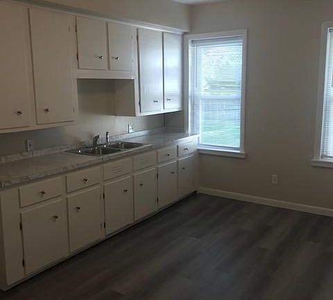 2nd image of 8 Brayton Ct #8A