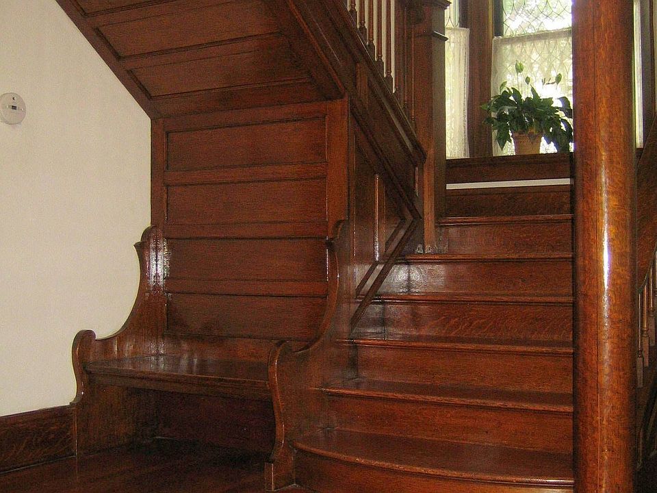 the grand foyer & staircase