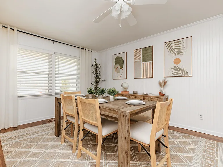 Dining Room w/ 6 seats & 3 barstools
