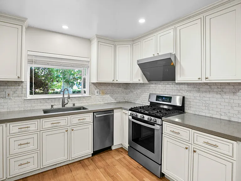 1319 Wylie Way — Photo 4