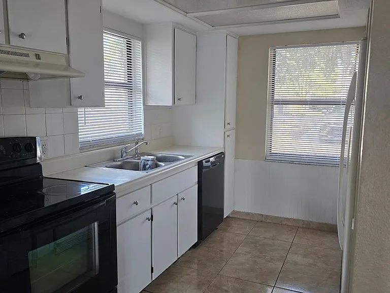 609 N Palm Dr — Photo 9