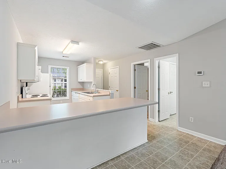 1006 Bertram Rd — Photo 4