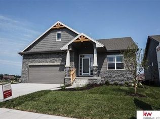 11015 Edgewater Dr, Papillion, NE 68046