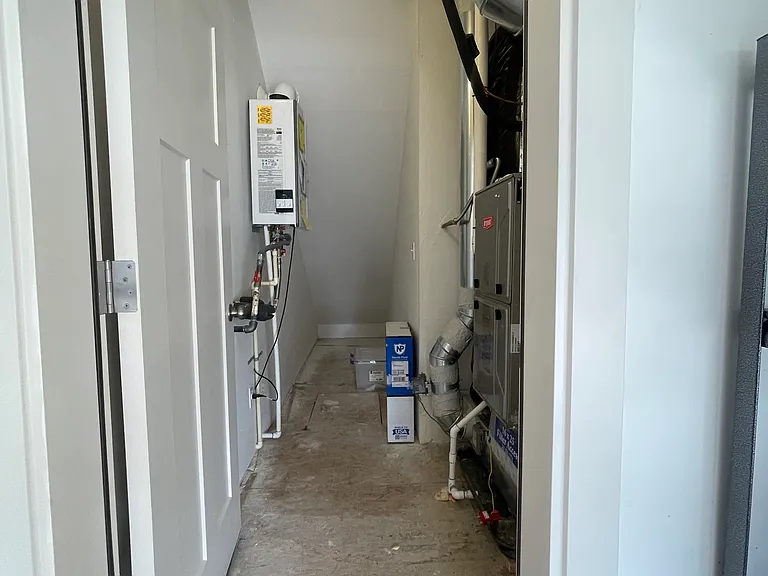 8775 SW Mohegan Ln — Photo 34