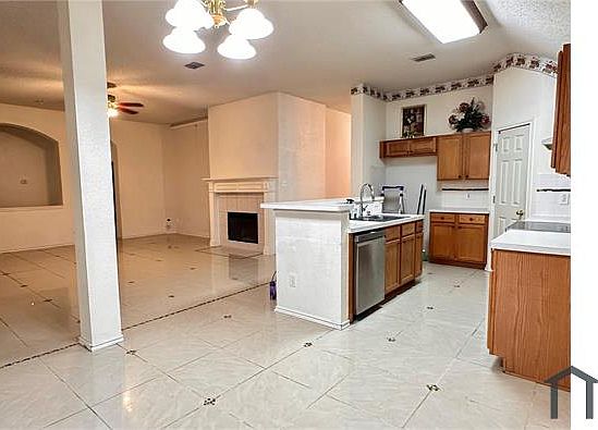 3rd image of 3531 Tamarack Dr