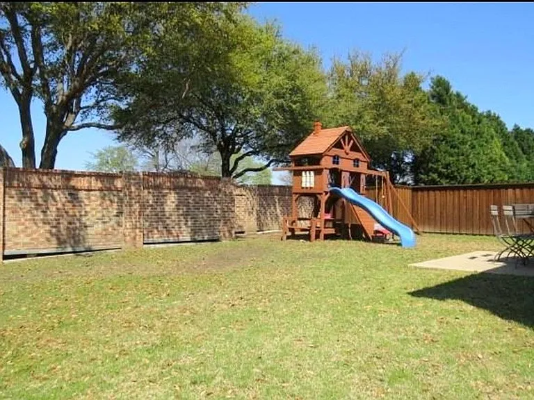 2902 Cedar Wood Dr — Photo 3