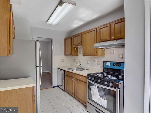 3rd image of 5614 Bloomfield Dr APT 204