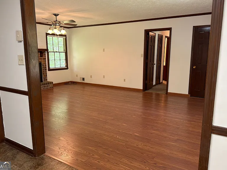 310 Sharon Dr — Photo 3