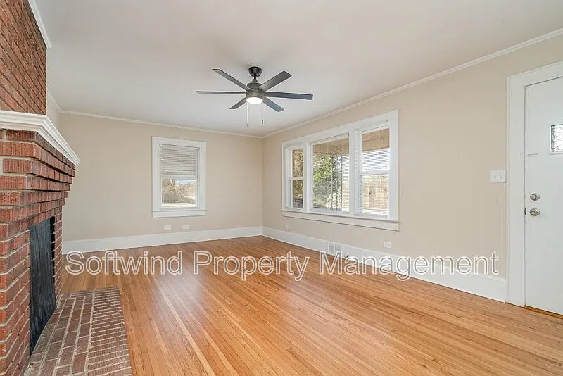 2 bed, 1.0 bath, 1321 sqft, $1,695 — Photo 4