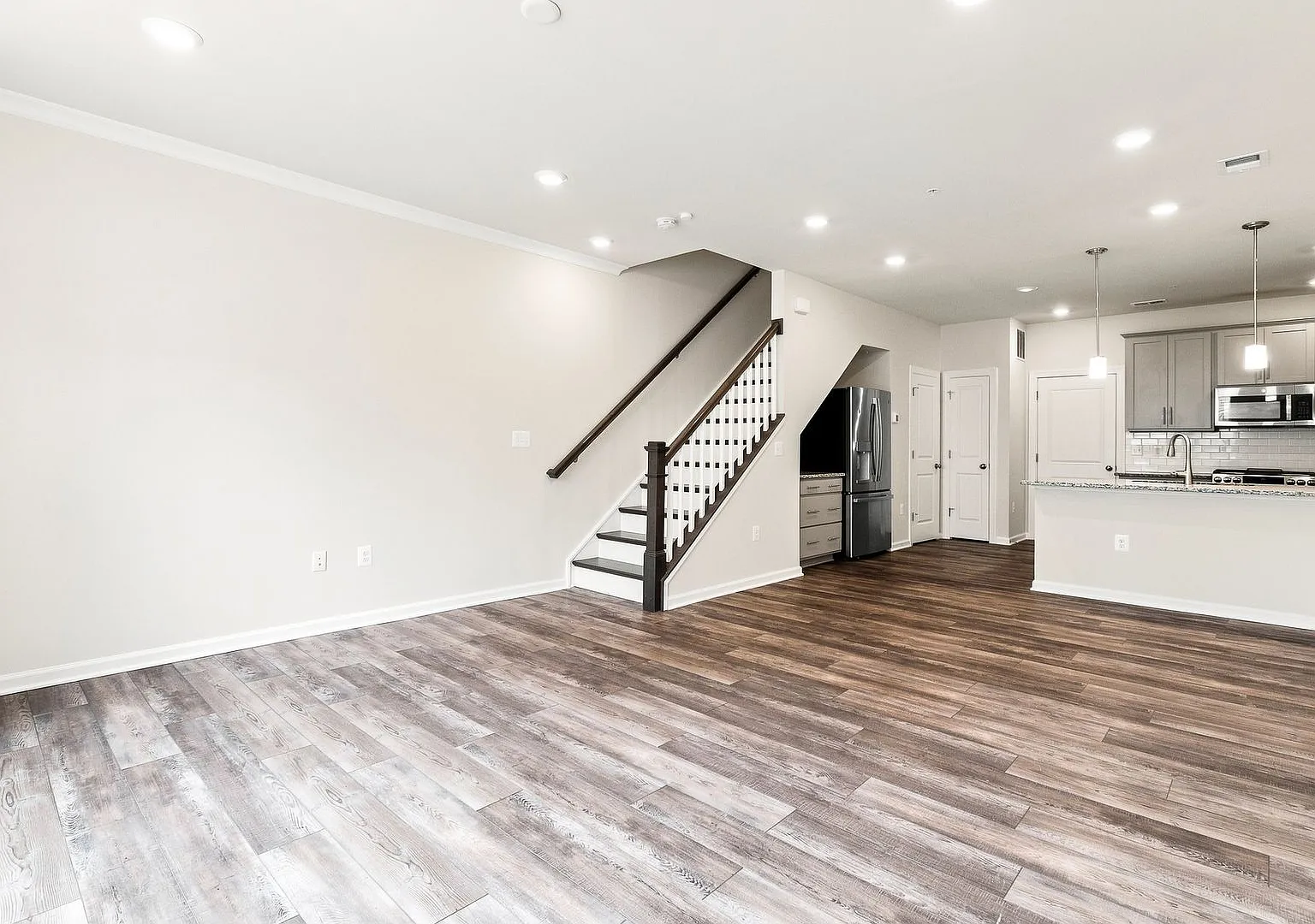 Stunning, New 3BR/2.5BA Condo w/ Garage Highly Desired Metro Walk — Photo 4