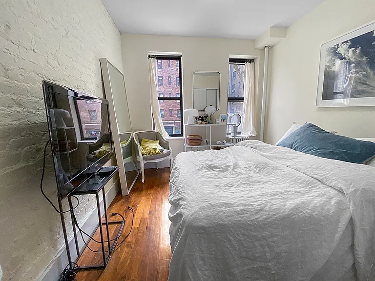 455 Hudson St #8 — Photo 4