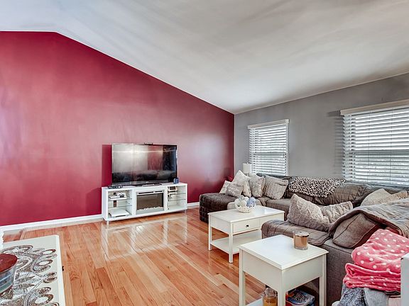 3rd image of 17244 Valley Dr