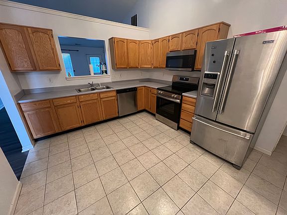 4th image of 2223 Bradford Trace Blvd