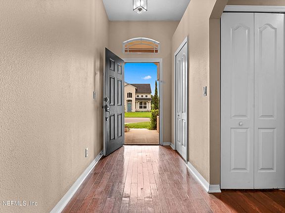 4th image of 274 BROOKCHASE Lane W