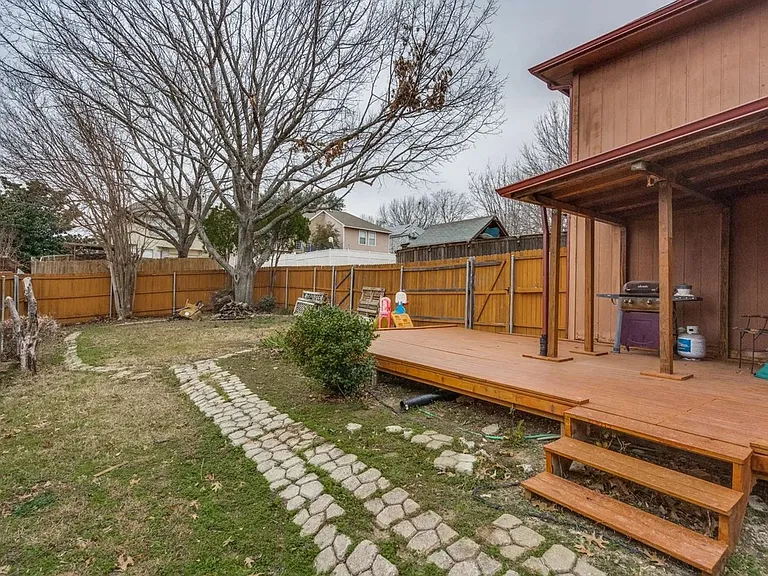 606 Bandera St — Photo 12