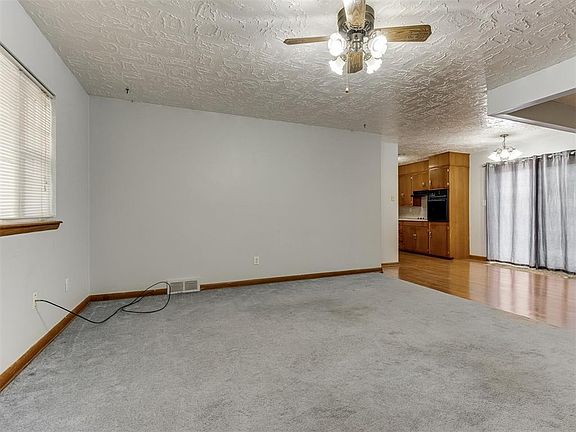 4th image of 704 Barbour Ave