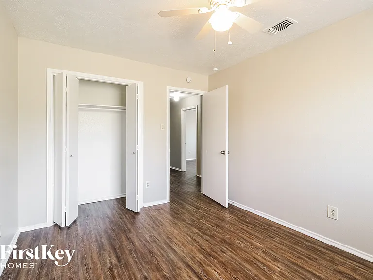 7447 Woodland West Dr — Photo 12