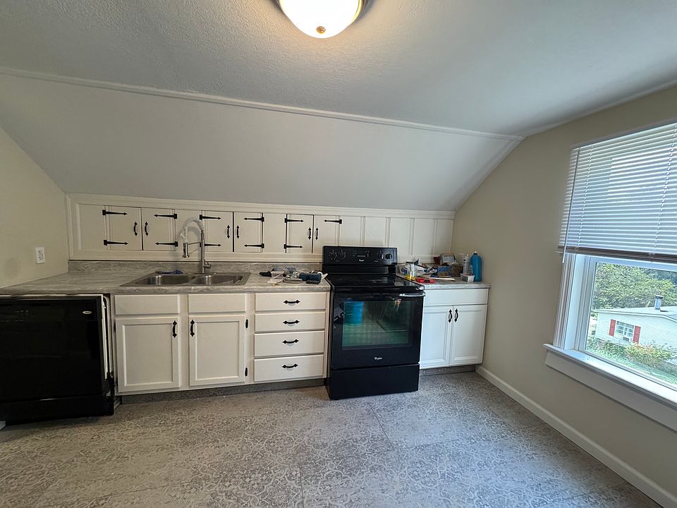 brand new renovated kitchen. with a dishwasher