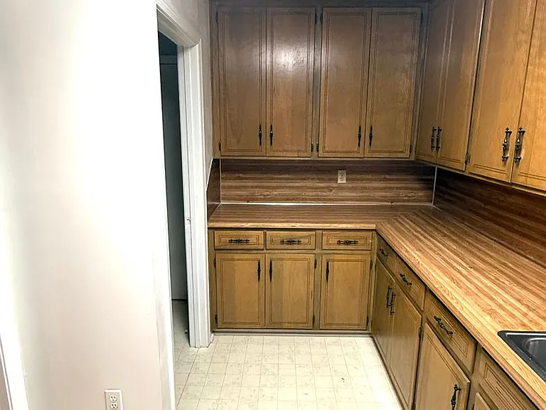 349 Harvard Rd — Photo 12