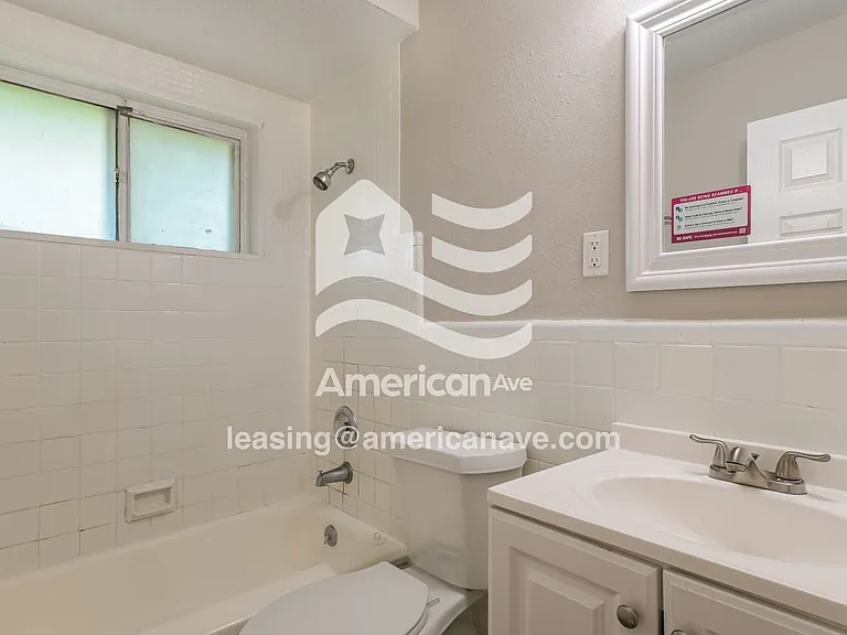 1096499_011_main_bathroom_13816342.jpg