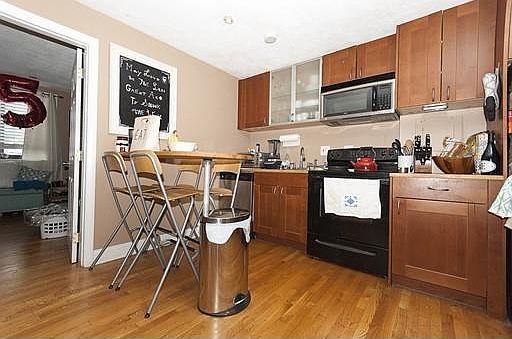 2nd image of 49 Gardner St #9