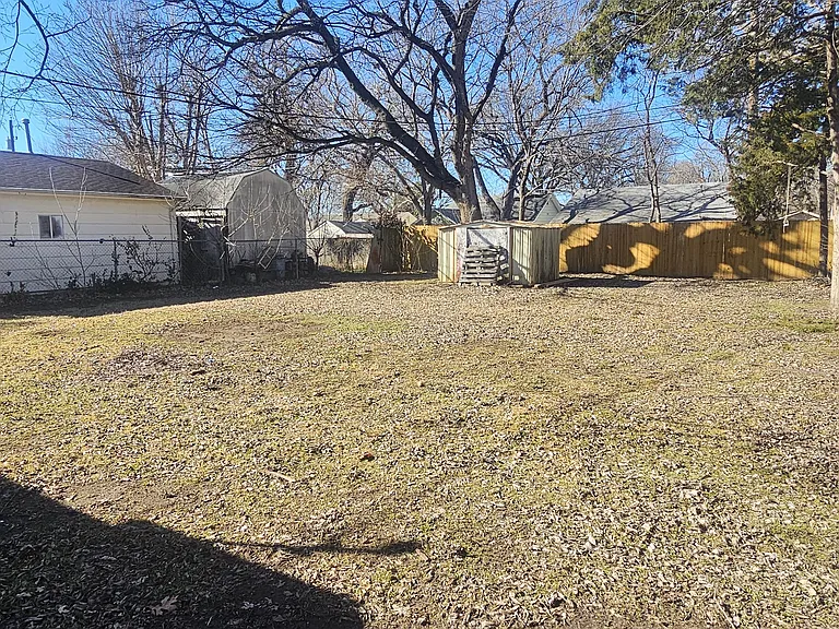 1041 S Yale St — Photo 9