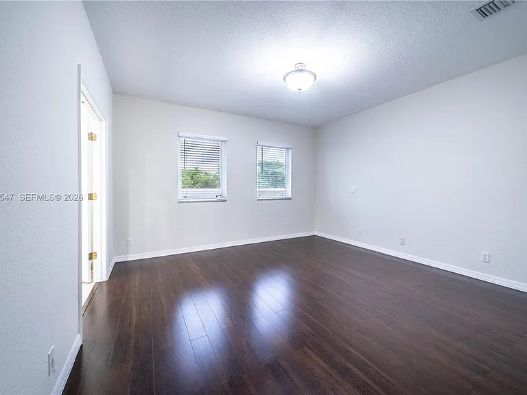 5327 SW 40th Ave — Photo 11