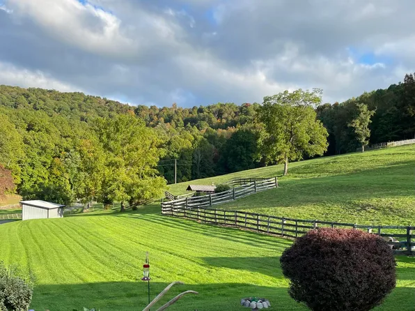 945 Zickafoose Ln, Meadow Bridge, WV 25976