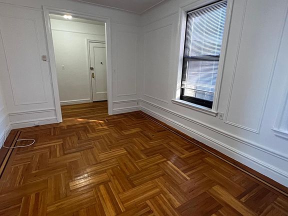 4th image of 120 Dubois Ave #1