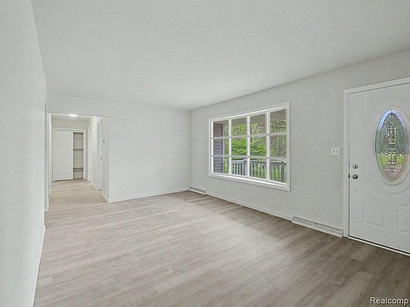 3rd image of 11414 N Lewis Rd
