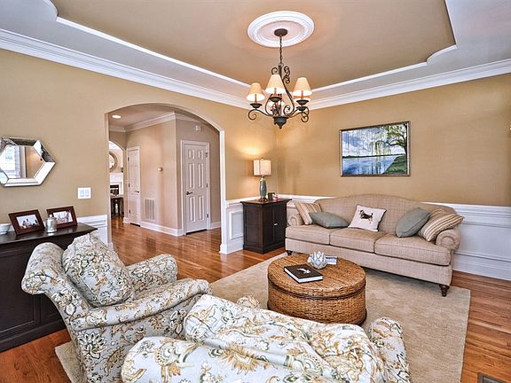 5th image of 634 Vendue Pl