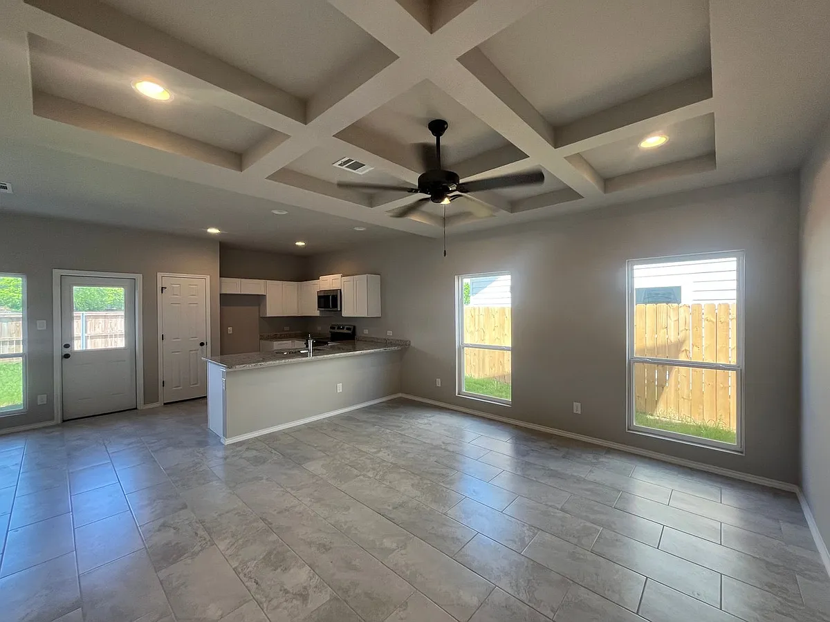 Building Photo - 8619 Valentina Way #101