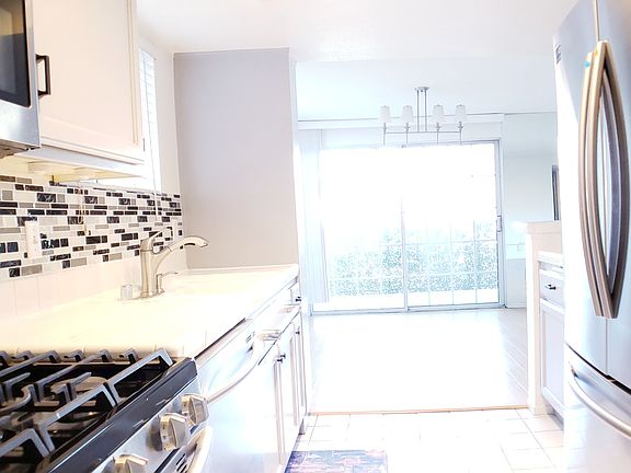 3rd image of 4249 Longridge Ave Unit 303