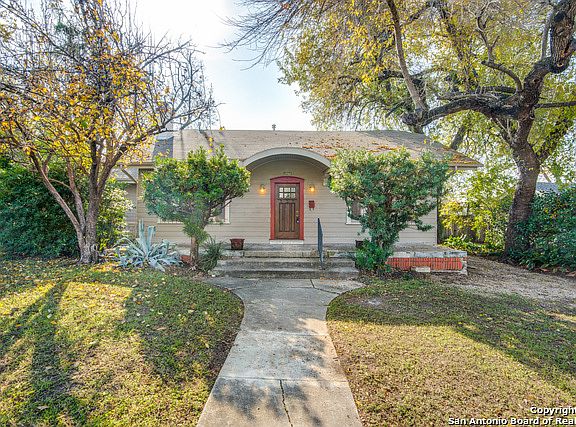 2nd image of 1026 W Magnolia Ave