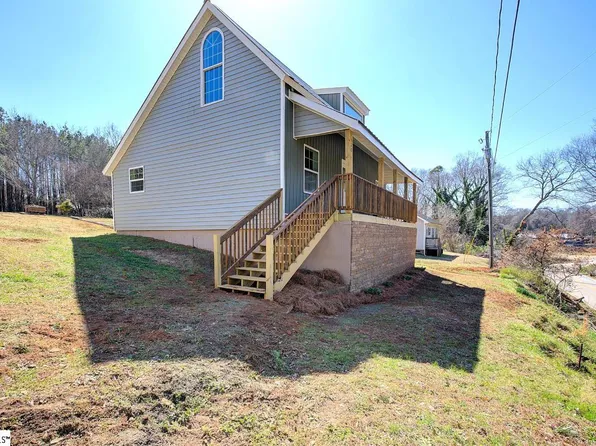 20 E Pine St, Startex, SC 29377