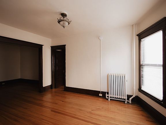 5th image of 307 W 15th St APT 31