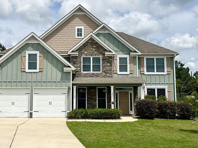 327 Clearwater Ln — Photo 1