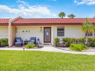 302 Lake Evelyn Dr, West Palm Beach, FL 33411
