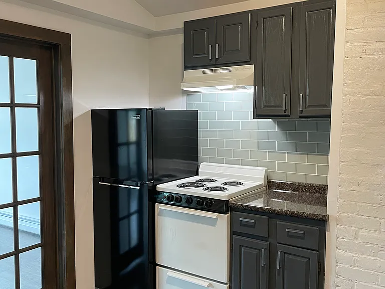 144 Main St #3 — Photo 8