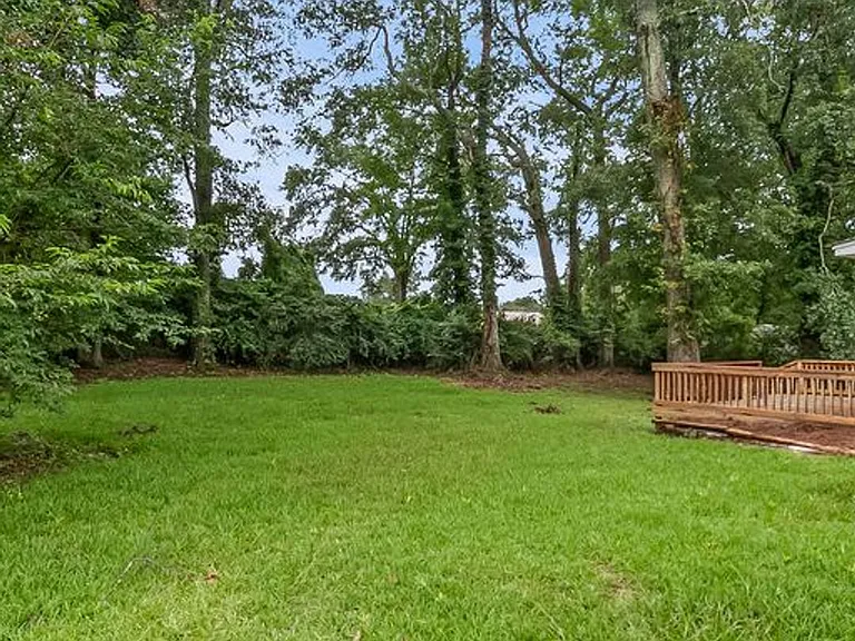 4215 Smith St — Photo 33