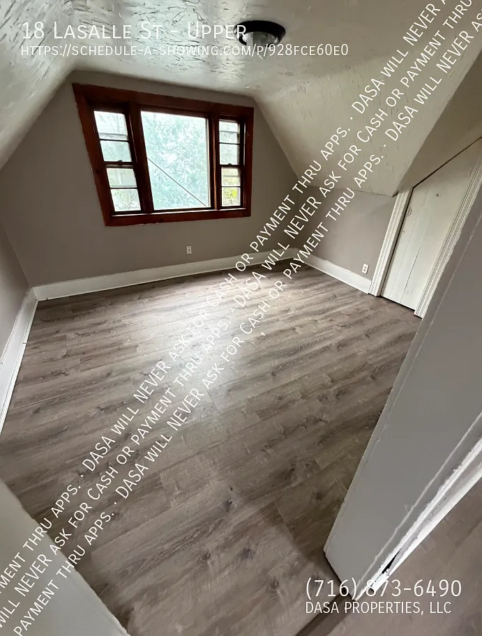 18 Lasalle Upper - 1 Bed / 1 Bath — Photo 2