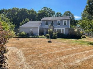 153 Hickory Rd, Somerset, NJ 08873