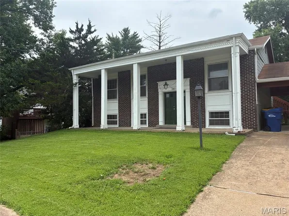 396 Genoa Dr, Ballwin, MO 63021