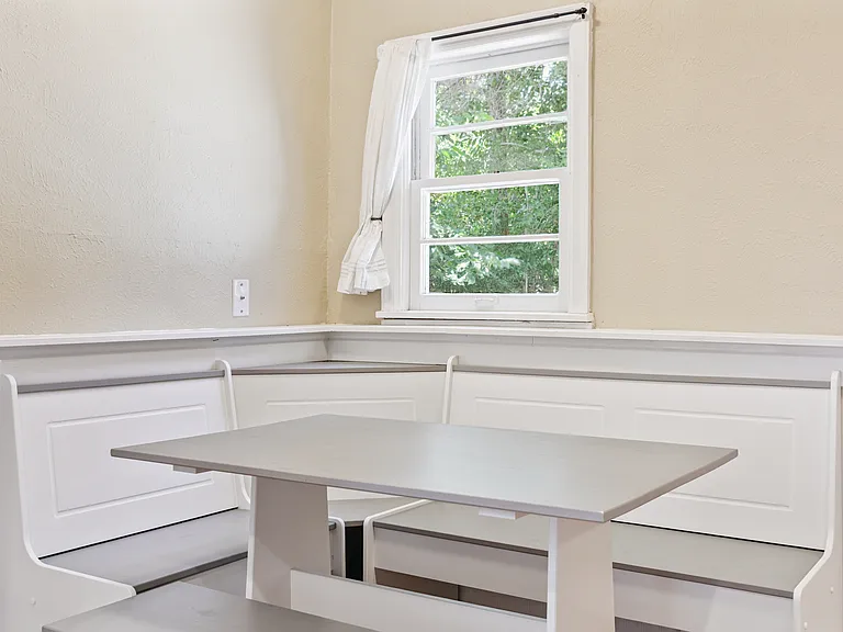 Dining Nook (included)
