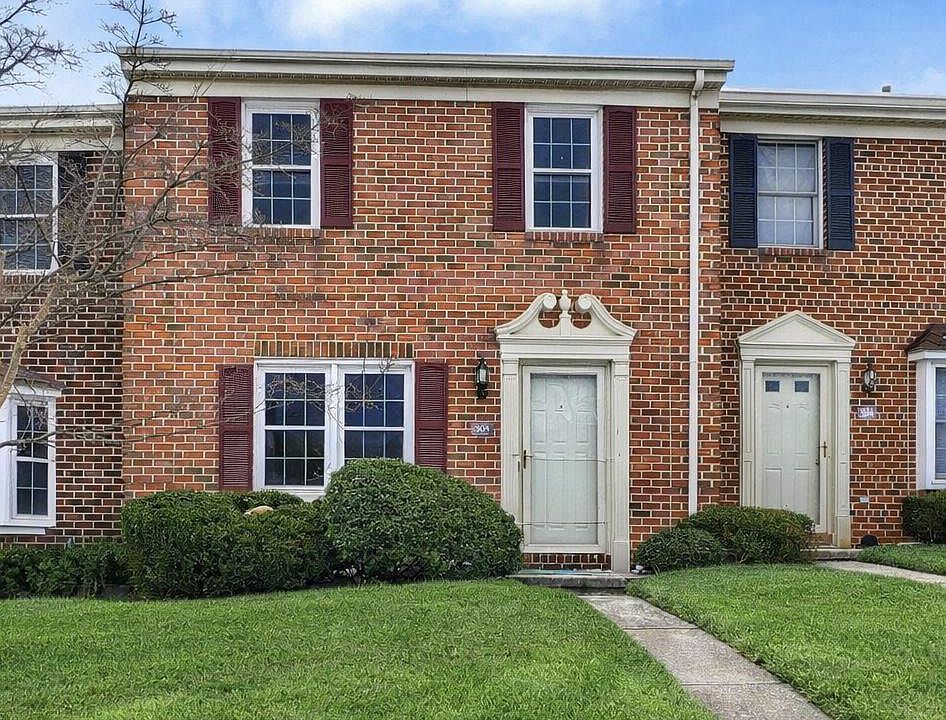 1st image of 305 Chambers Rdg #305