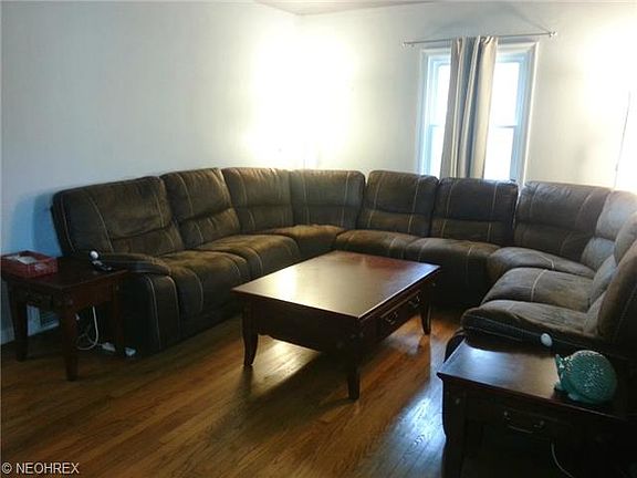 3rd image of 615 Meadowbrook Ave SE