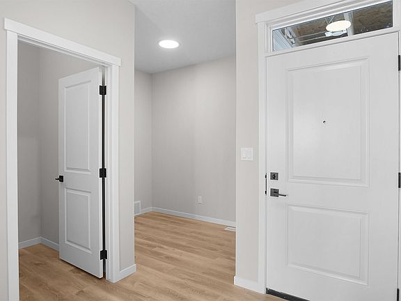 4th image of 7103 50a Ave