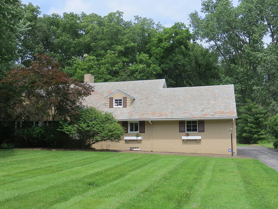 Sprawling Cape Colonial