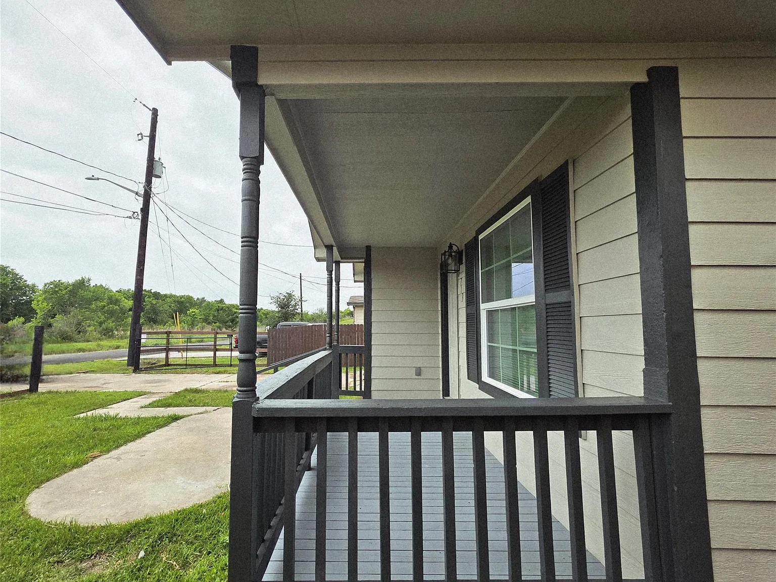 3 bed, 2.0 bath, 1010 sqft, $1,850 — Photo 2